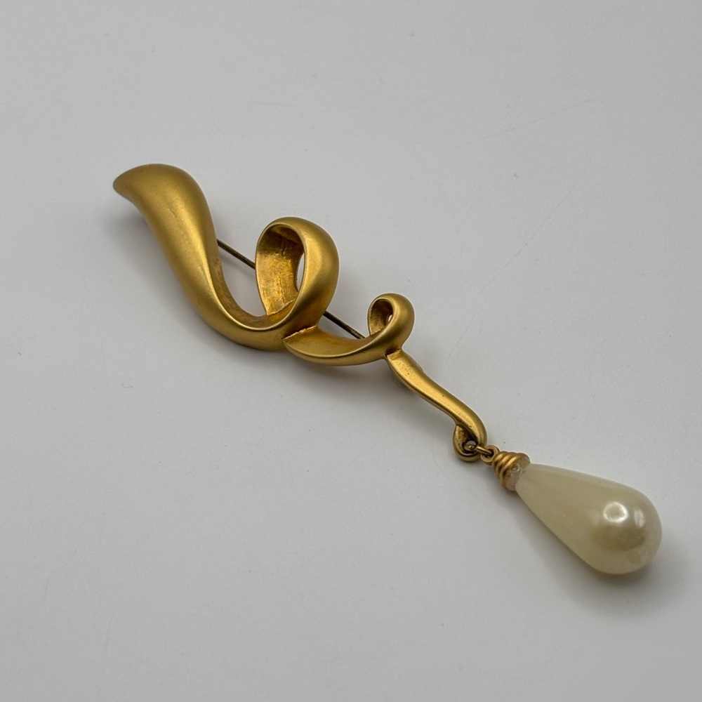 Gold Swirl Brooch with Pearl Drop - Picture 3 of 12